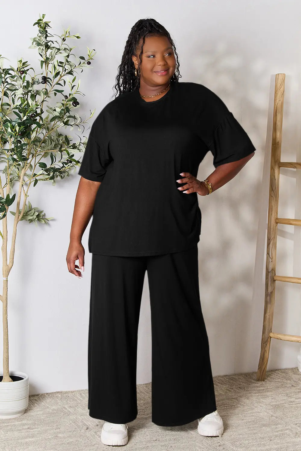 Trendsi set in black: round-neck slit top and wide-leg pants, short sleeves