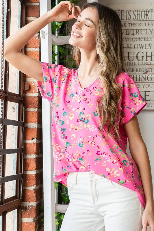 Pink Multi Animal-Print V-Neck Kurzarm-T-Shirt, Plus Size, lockerer Schnitt