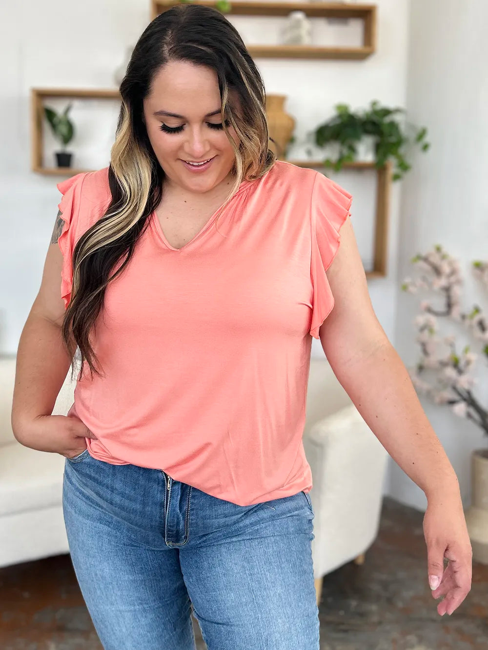 Blush pink V-neck short-sleeve T-shirt with notched ruffled shoulders