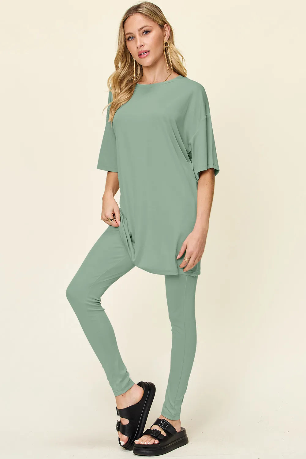Light Green Set: Rundhals-T-Shirt mit Drop-Shoulder und Leggings
