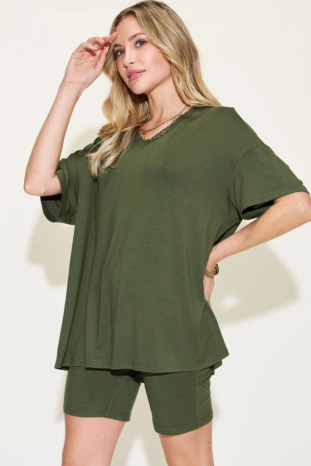 Dark green T-shirt set with V-neck and relaxed drop-shoulder sleeves