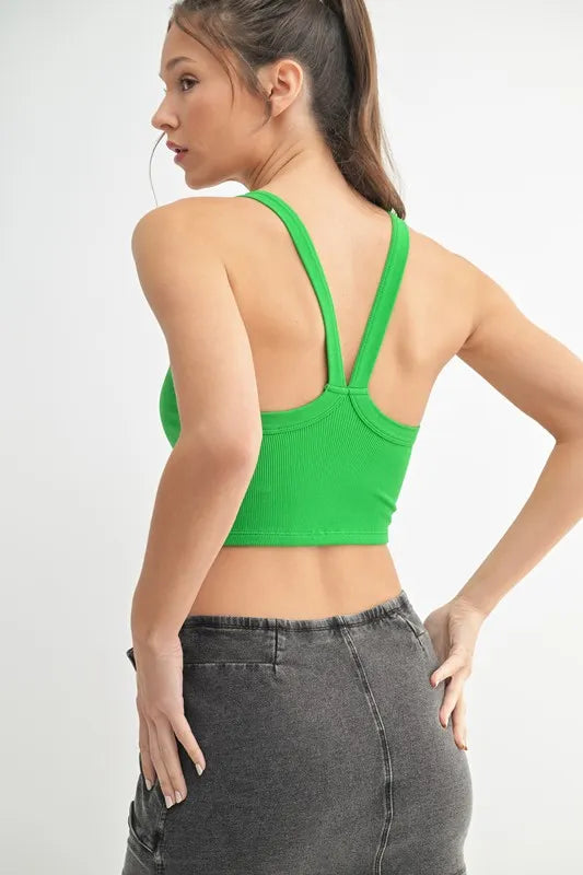 Rückansicht: Apple-Green Cami mit tiefem Rückenausschnitt und schmalen Trägern