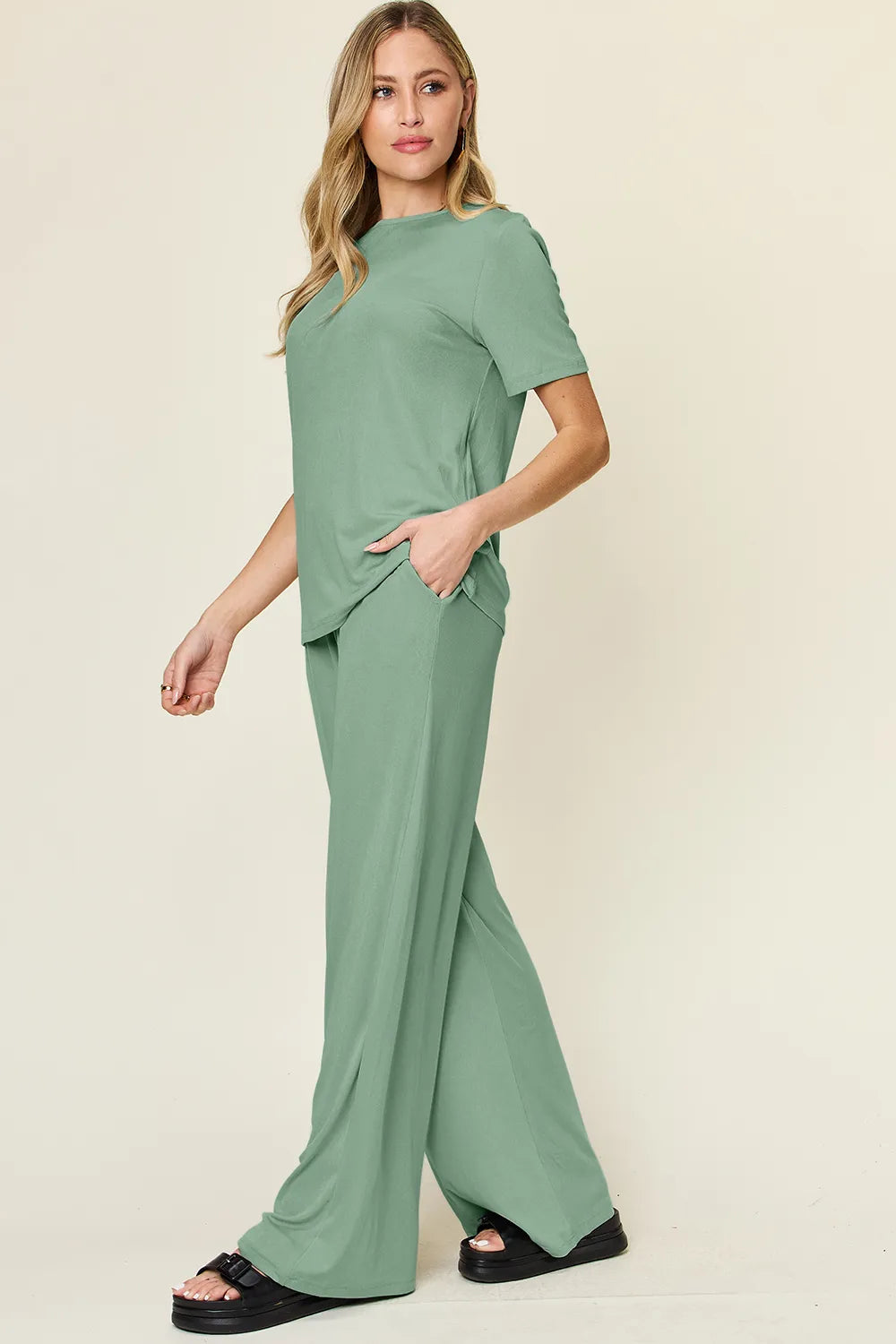 Light green T-shirt and wide-leg pants set, short sleeves, side view